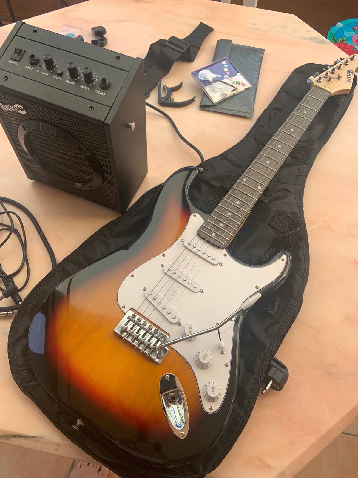 Guitare avec ampli neuf, Enlèvement, Neuf