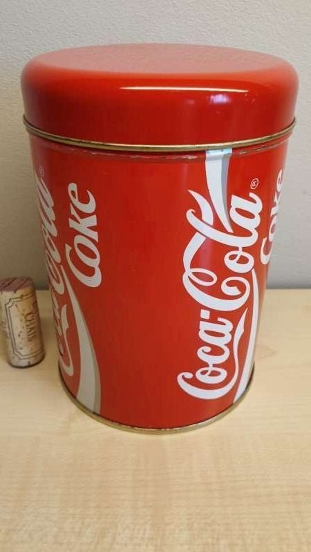 Boîte à Coca Cola, hauteur 15,5 cm, diamètre 11 cm, Collections, Enlèvement