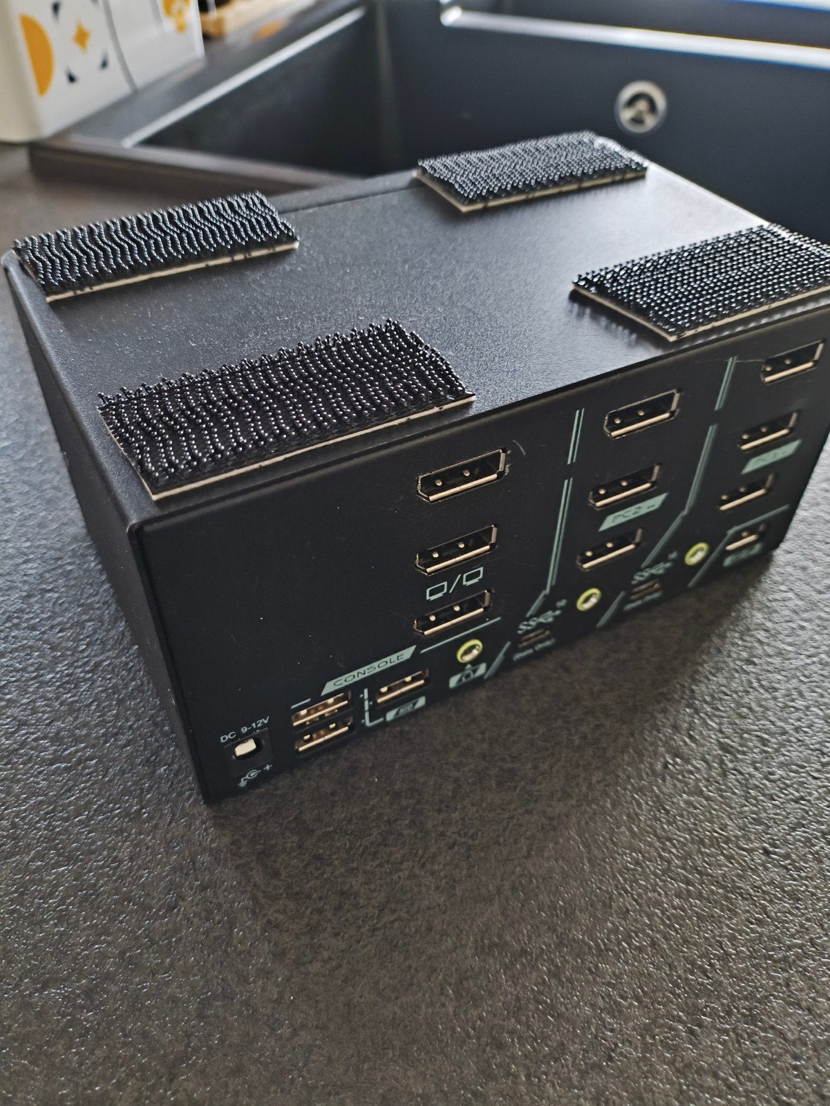 Level1Techs DisplayPort 1.4 KVM – 3 monitoren / 2 computers, Ophalen, Zo goed als nieuw