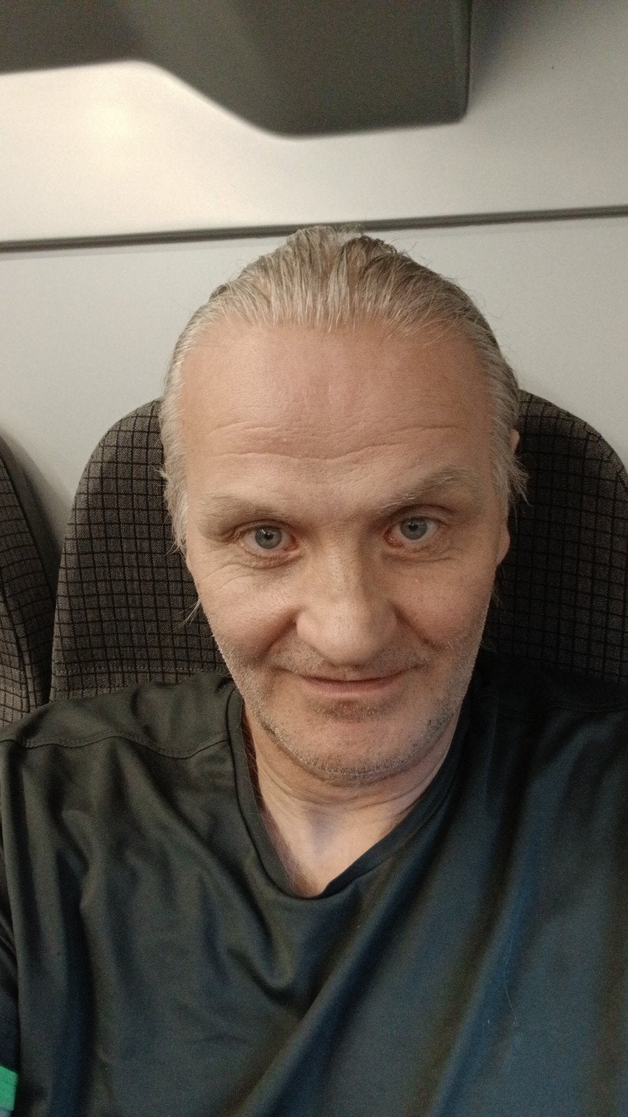 Un homme cool (58) cherche l'amitié avec une femme cool., Contacts & Messages