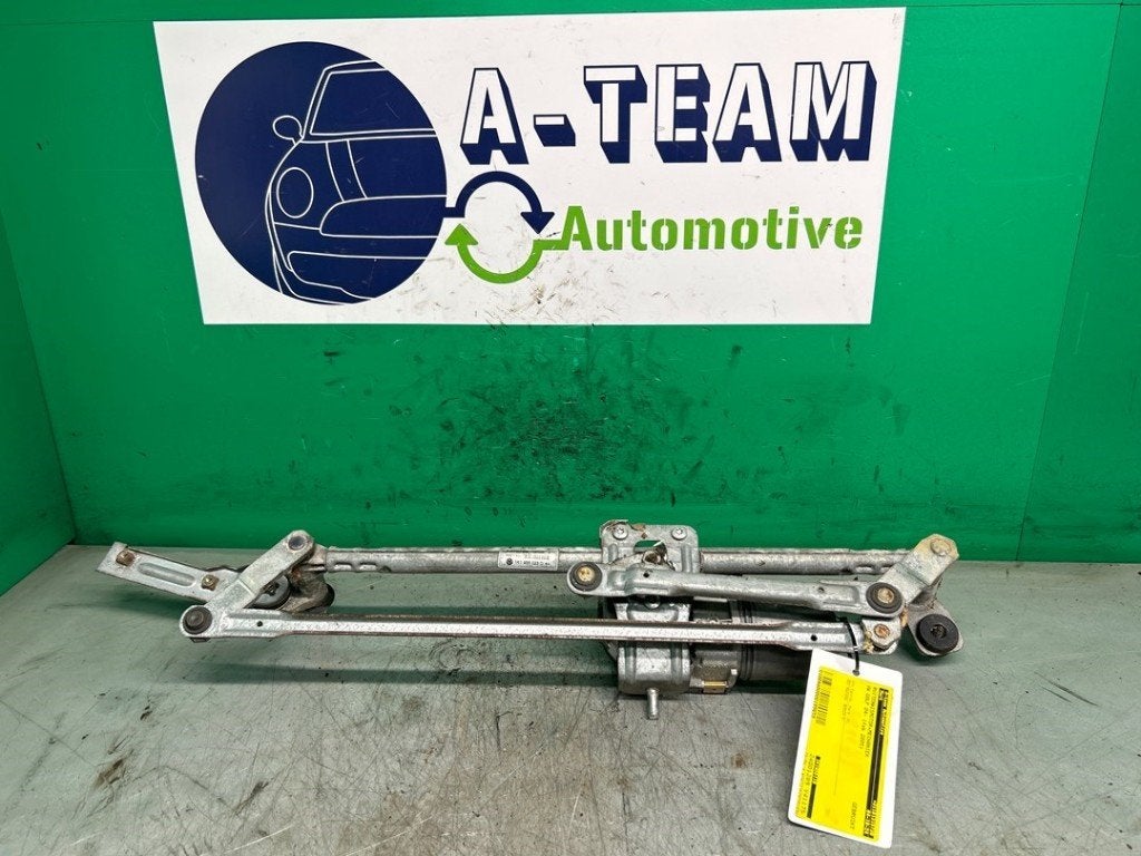 MOTEUR + TRINGLERIE ESSUIE GLACE AVANT Golf V (1K1), Robert Bosch AG, Volkswagen, Utilisé, Robert-Bosch-Allee 1
74232  Abstatt, DE