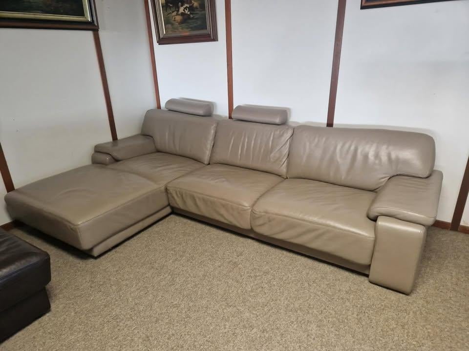 TAUPE BUFFELLEDEREN HOEKSALON AFM 310 X 180, Huis en Inrichting, Zetels | Voetbanken en poefs, Gebruikt, Leer, Ophalen