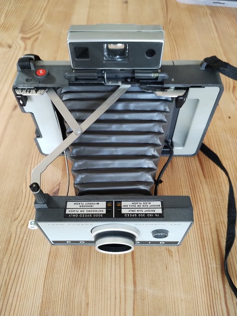 Vintage Polaroid camera’s – EE66 & Automatic 230 Land Camera, Enlèvement ou Envoi, Utilisé, Polaroid, Polaroid