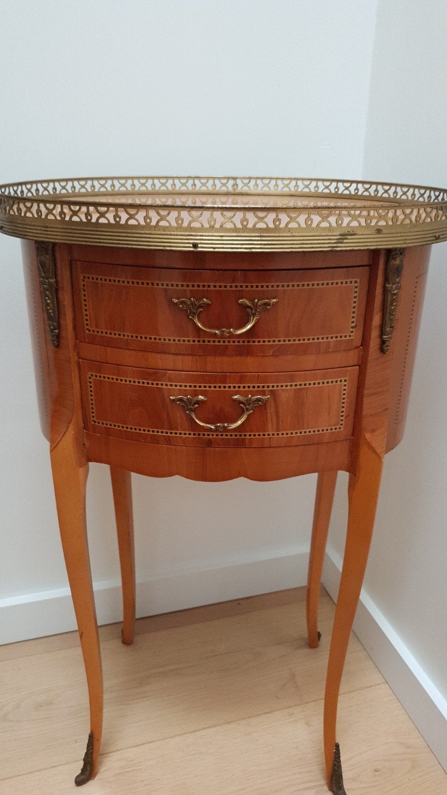vintage bijzettafel/nachtkastje, Ophalen