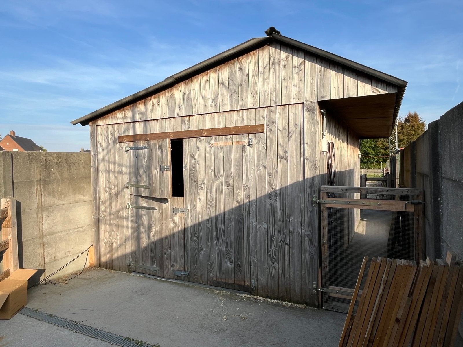 Écurie pour chevaux double 3x3,5, 200 à 400 cm, 250 à 300 cm, 2 fenêtres, Enlèvement