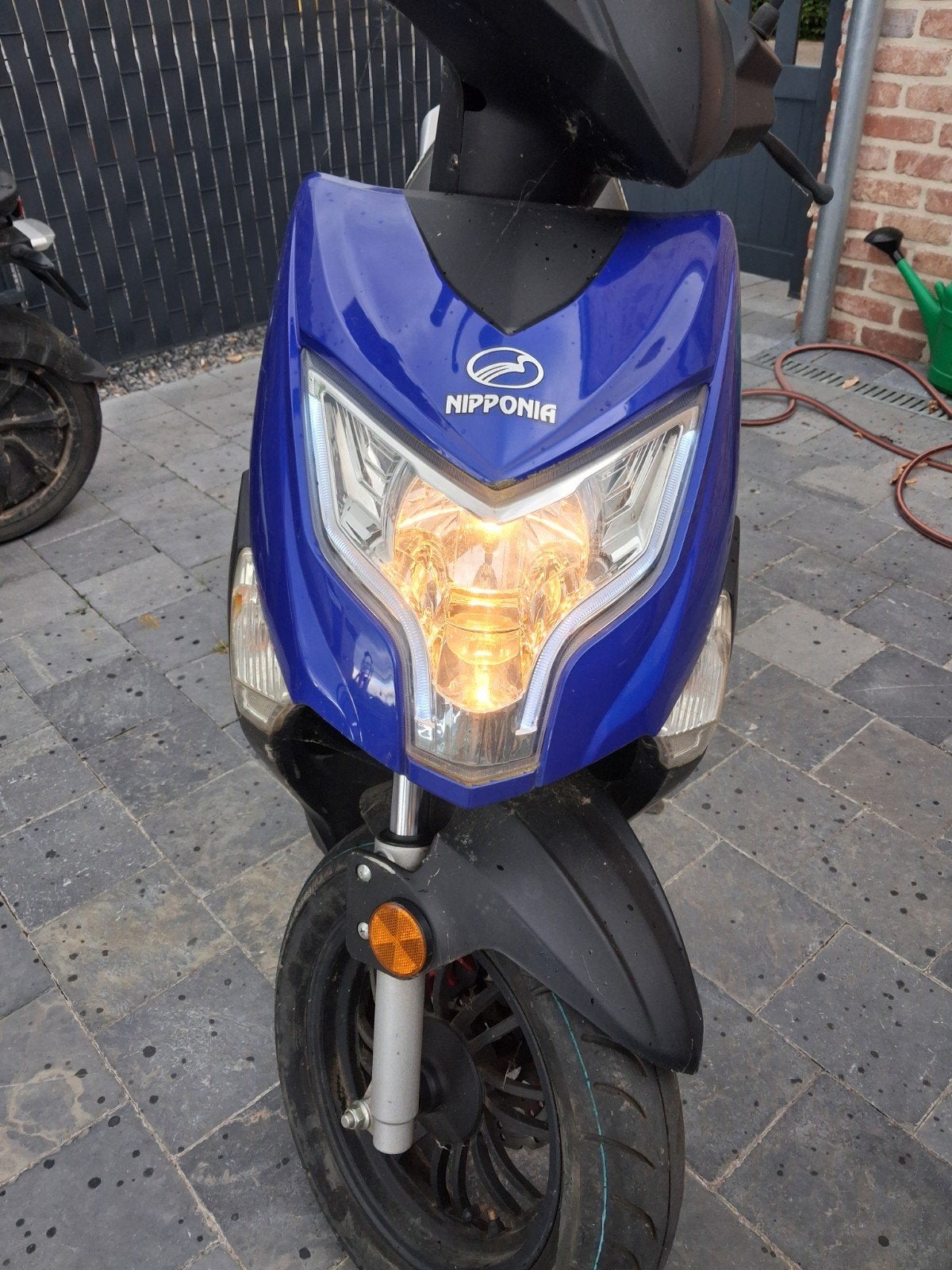 Nipponia full électrique 25cc vitesse max 45kmh .