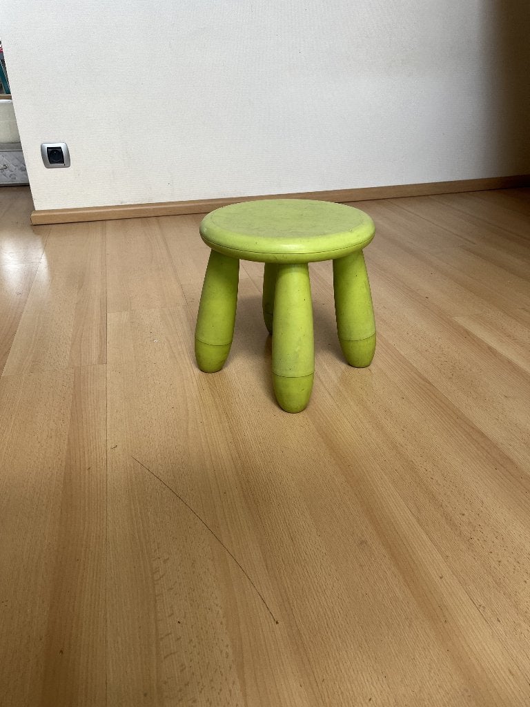 groen kinderkrukje van IKEA MAMMUT, Enfants & Bébés, Chambre d'enfant | Tables & Chaises, Enlèvement, Utilisé, Chaise(s)