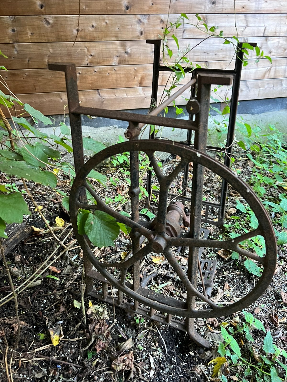 Onderstel van vintage naaimachine, Ophalen, Gebruikt