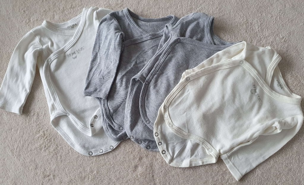 Lot de 4 bodies à manches longues gris et écru - T62, Enfants & Bébés, Vêtements de bébé | Taille 62, Enlèvement, Utilisé, Garçon ou Fille