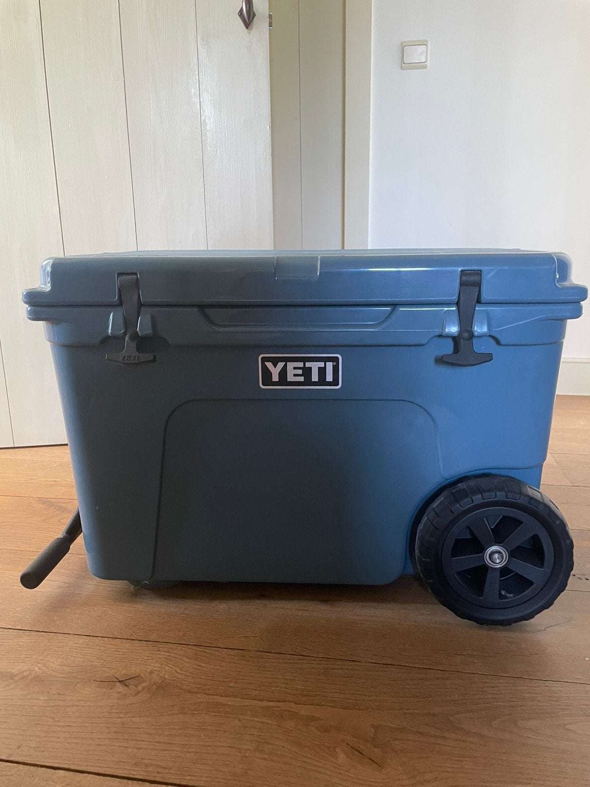 Glacière à roulettes YETI Tundra Haul — Bleu marine, Enlèvement, Glacières
