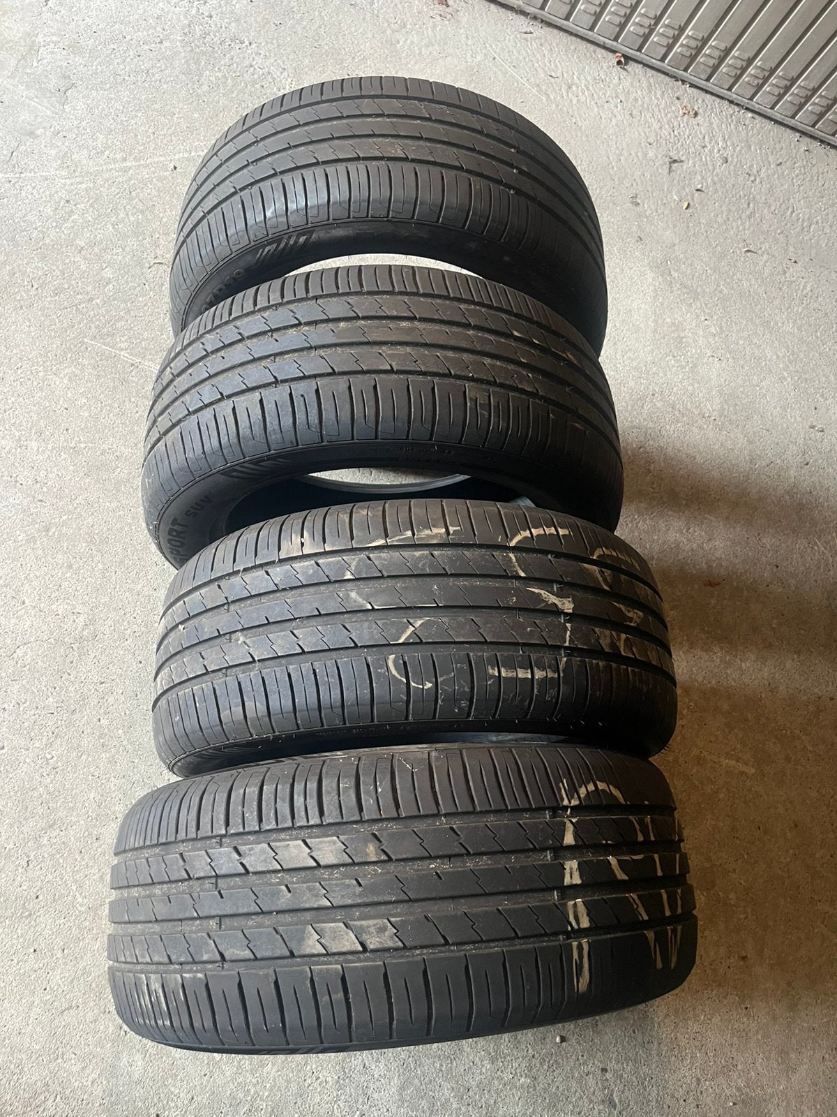 Pneus impériaux 275/70/19 4 fois moins de 3 000 km, Autos : Pièces & Accessoires, Pneus & Jantes, Pneus été, Pneu(s), Utilisé