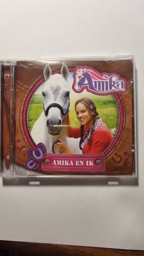Amika (2) - Amika En Ik, Ophalen of Verzenden, Gebruikt