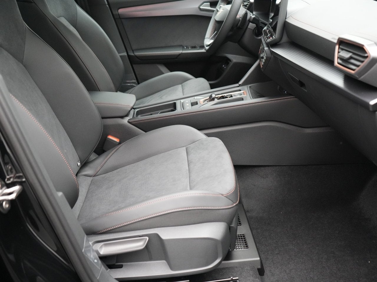 Cupra Formentor e-Hybrid (PHEV) VZ 1.5 e-HYBRID 272pk (200kW, Auto's, Formentor, Zwart, SUV of Terreinwagen, Te koop