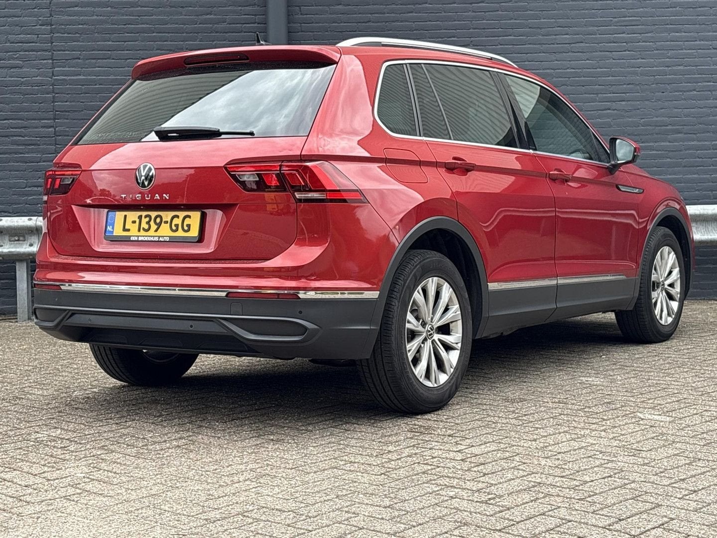 Volkswagen Tiguan 1.5 TSI Life | € 12.950,- NETTO! | Climate, Auto's, Navigatiesysteem, Zwart, Bedrijf, Handgeschakeld