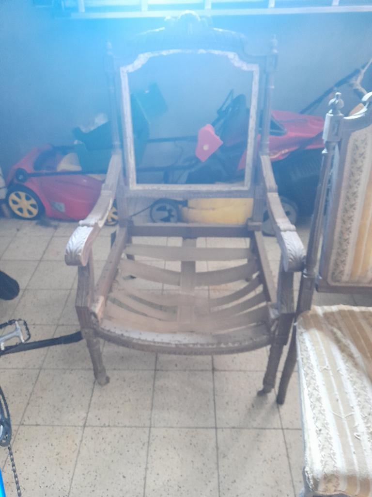 2 chaises à cadre ancien/2 sièges à cadre ancien, Enlèvement