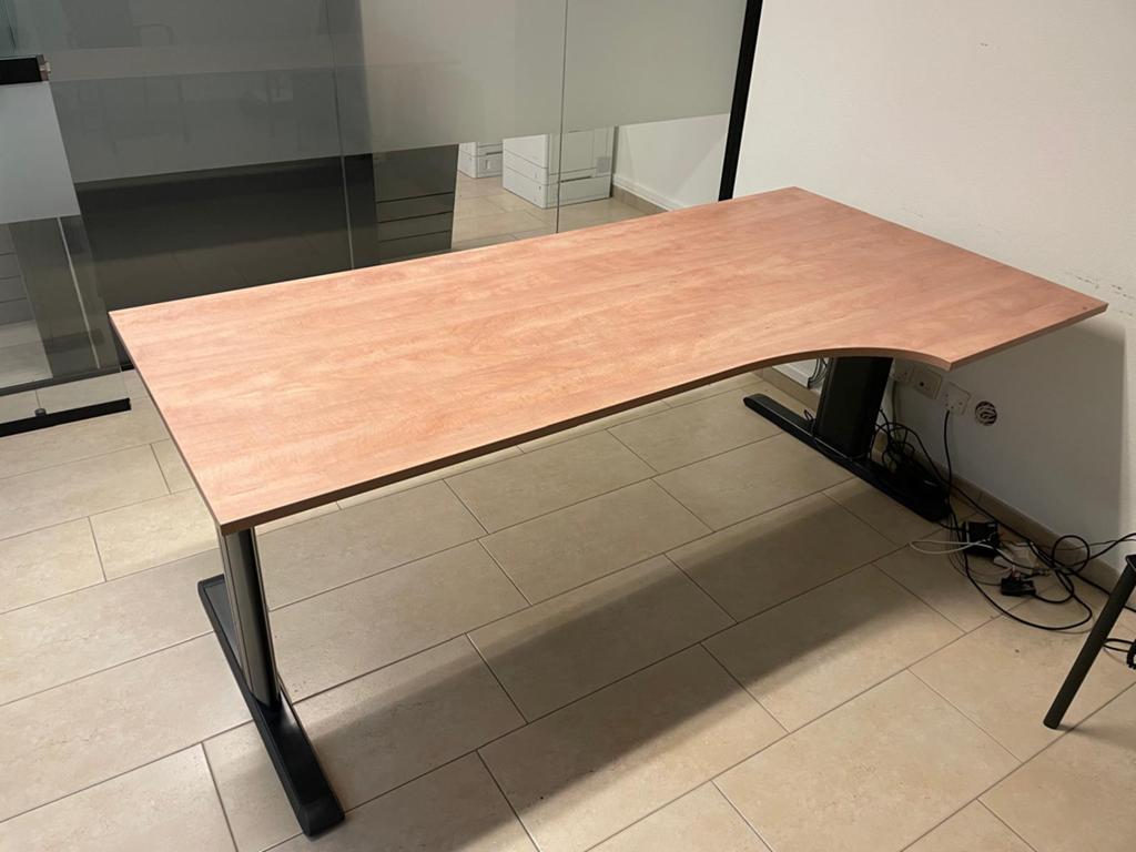 Degelijke en ruime bureautafel 200x100 cm, Ophalen, In hoogte verstelbaar, Gebruikt, 100 cm