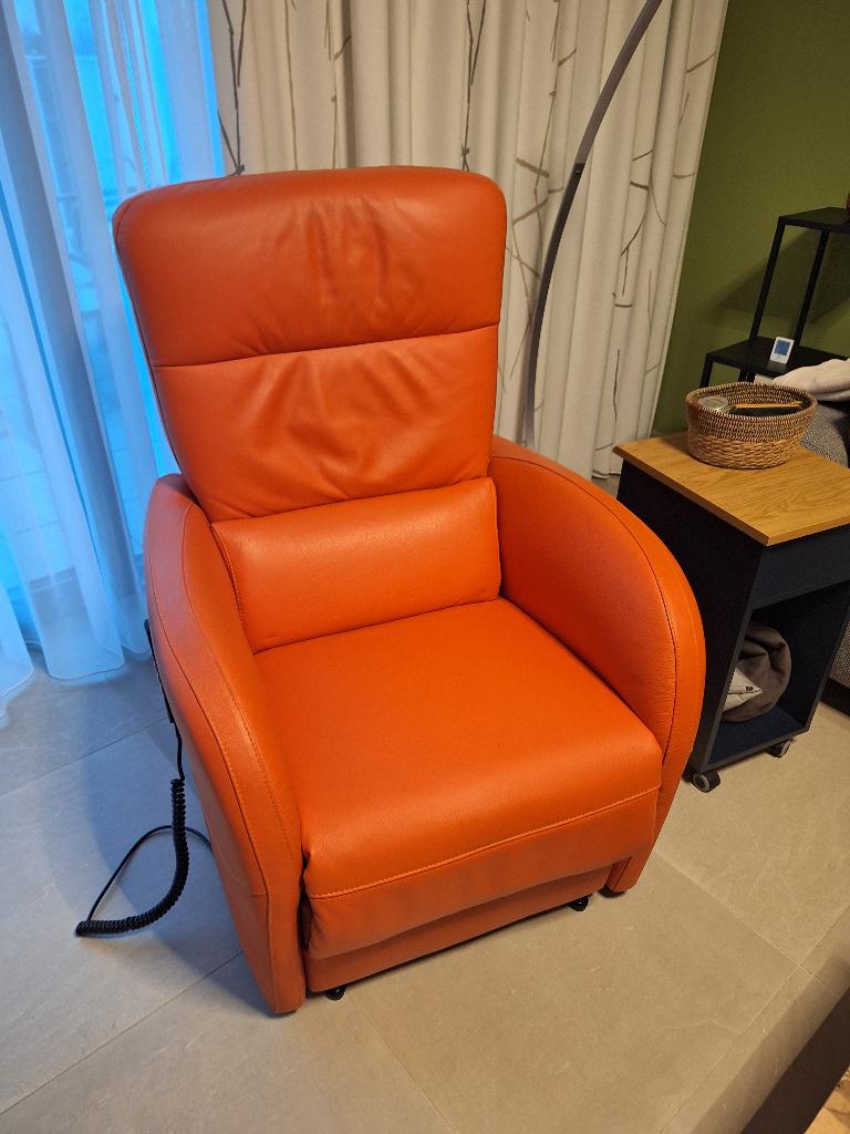 Elektrisch verstelbare relaxzetel met opstahulp, Ophalen, Zo goed als nieuw, Leer