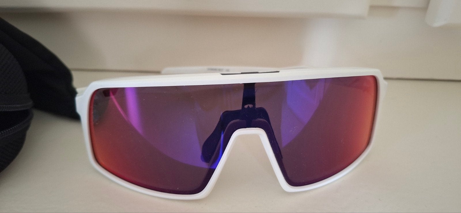 OAKLEY SUTRO S « en excellent état », Bijoux, Sacs & Beauté, Enlèvement ou Envoi, Oakley