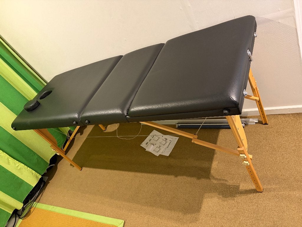 massagetafel opklapbaar met hoofdsteun en uitsparingen, Ophalen, Zo goed als nieuw, Massagetafel