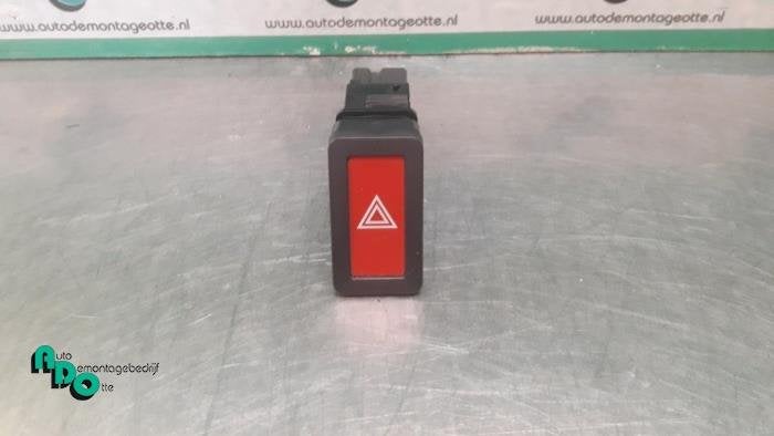Paniekverlichtings Schakelaar van een Nissan Almera (Almera, Gebruikt, -, -, Ophalen of Verzenden