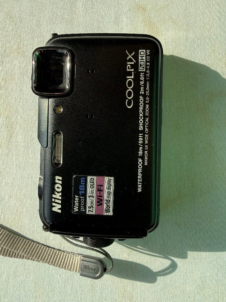 Nikon Coolpix AW110, digitale camera, Audio, Tv en Foto, Fotocamera's Digitaal, Gebruikt, Draagriem, Ingebouwde flitser, 16 megapixels