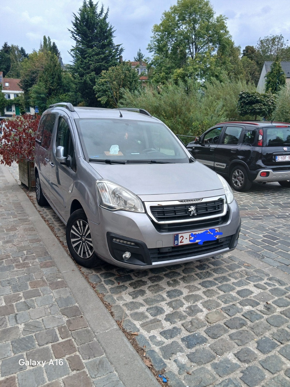 Peugeot Partner. 2015. essence 16, Offres d'emploi