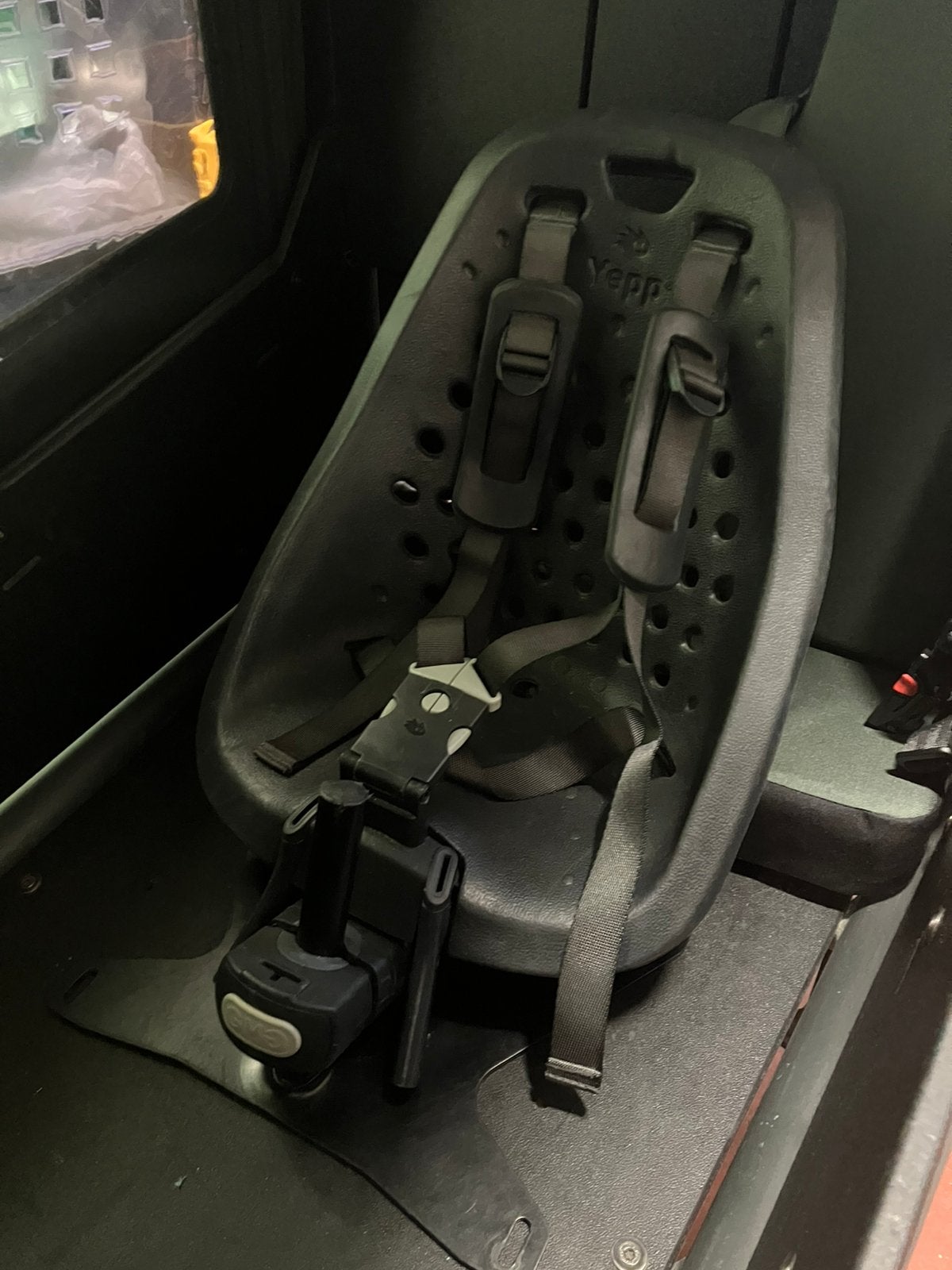 Thule Yepp Mini met adapter voor bakfiets, Vélos & Vélomoteurs, Accessoires vélo | Sièges de vélo, Enlèvement, Utilisé