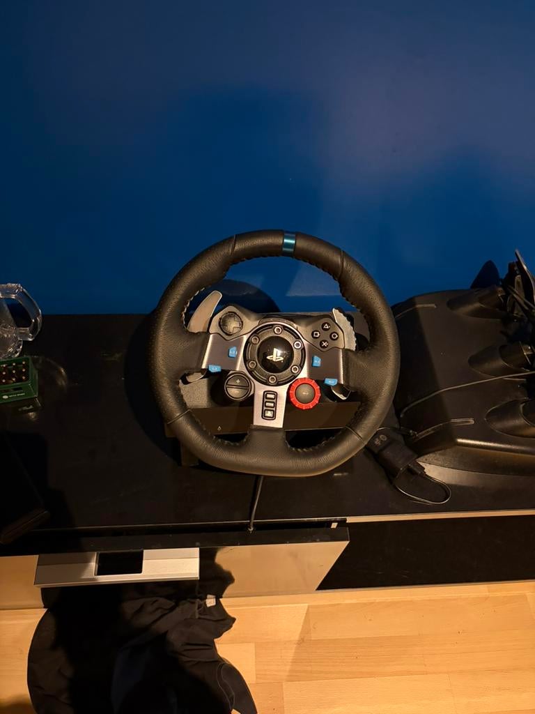 Logitech stuur+pedalen te koop voor ps4/ ps5 + monitor msi, Ophalen, Zo goed als nieuw, Stuur of Pedalen, PlayStation 4