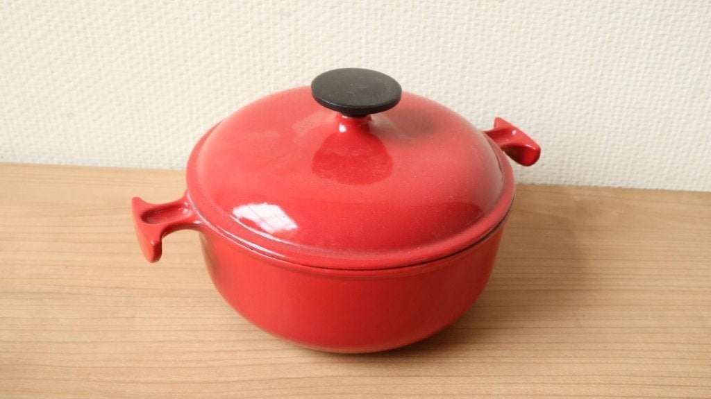 Le Creuset - Enzo Mari Rood 17 cm, Enlèvement ou Envoi, Le Creuset, Utilisé, Cocotte