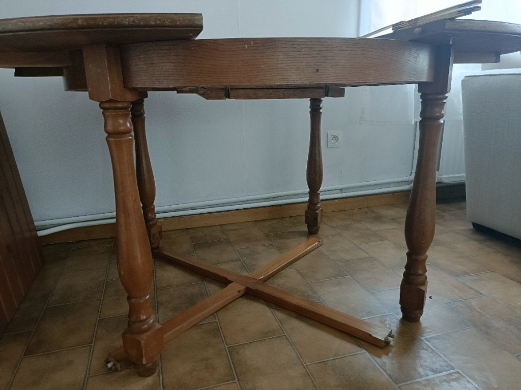 Solide vintage houten ronde tafel en 4 goedzittende stoelen, Huis en Inrichting, Ophalen, Gebruikt, Solide houten Vintage, 4 tot 6 stoelen