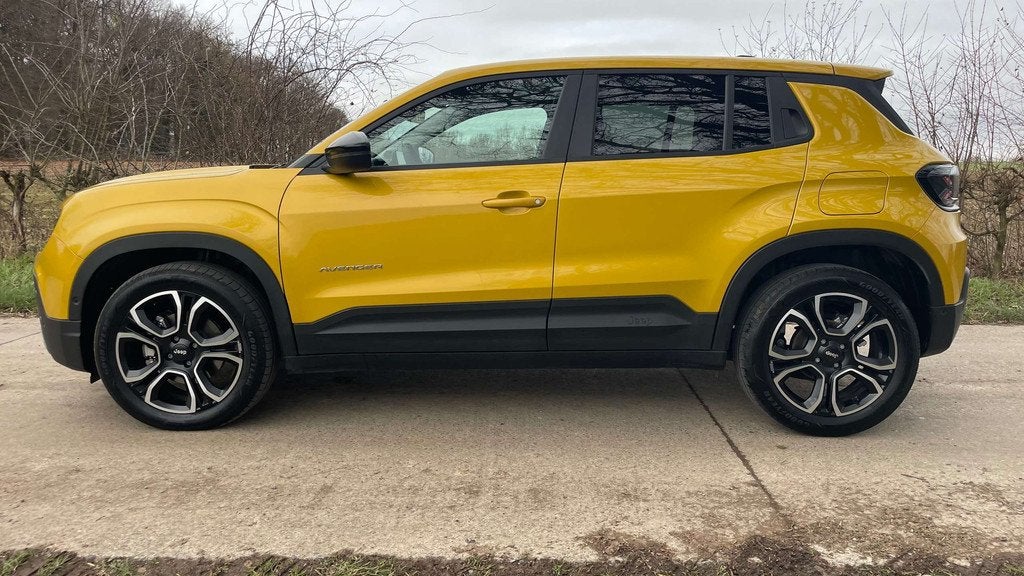 Jeep Avenger e-Avenger 51 kWh Summit Véhicule neuf 12 km Ga, Achat, 156 ch, Jaune, Commande vocale