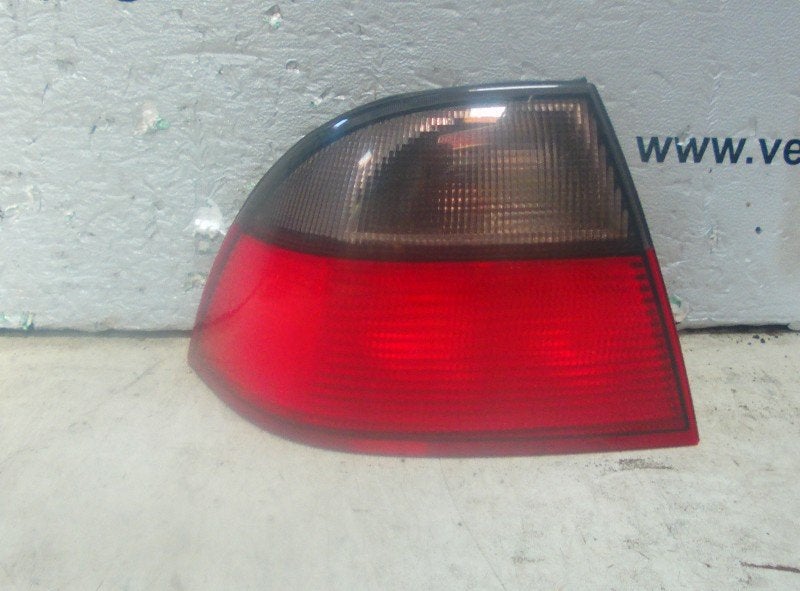 ARRIÈRE ENSEMBLE FEUX ARRIÈRES GAUCHE Saab 9-5 (YS3E), Saab-de-info@saabgroup.com, Marienbergstraße  96
90411  Nürnberg, DE, Utilisé