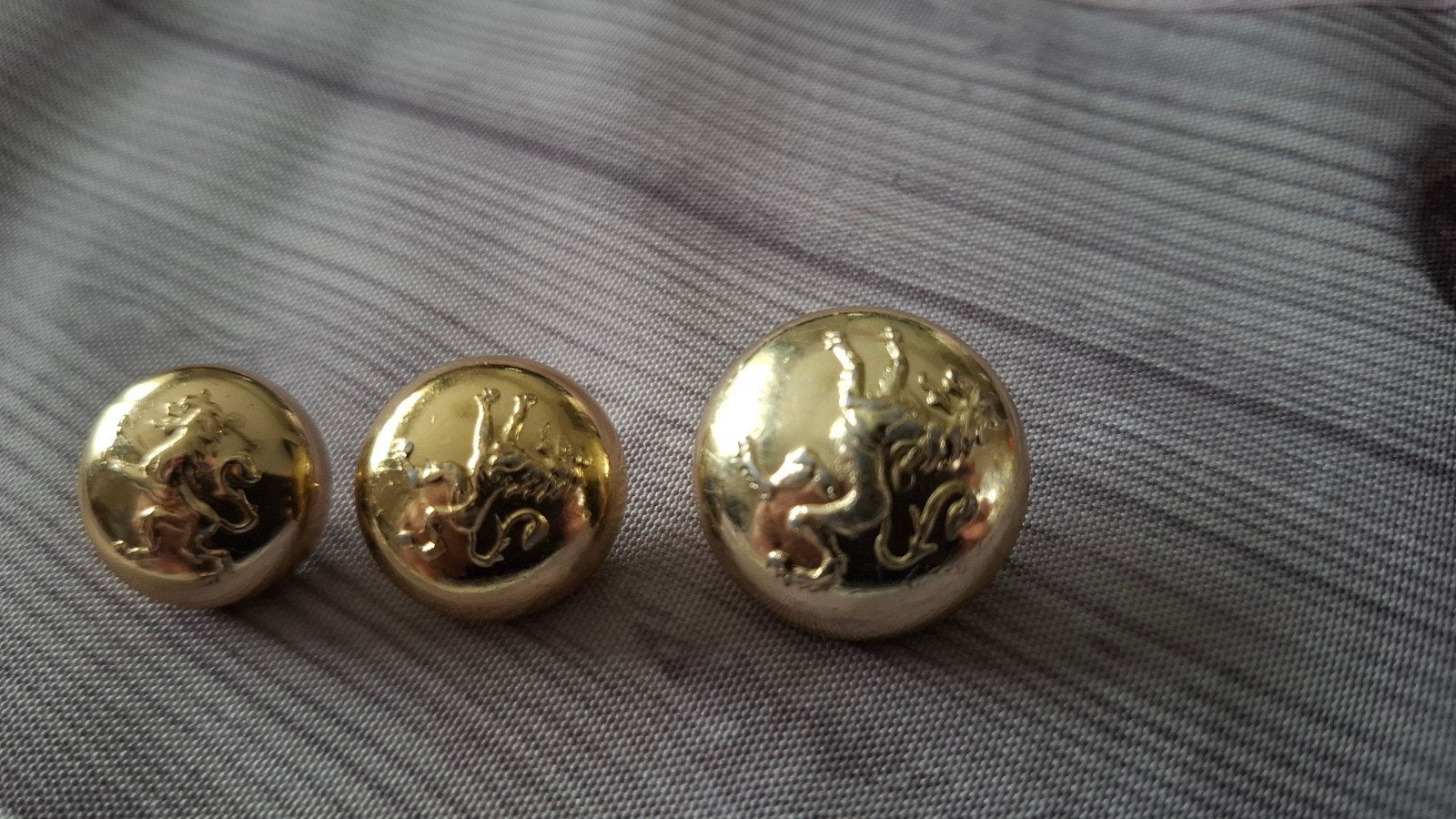 3 boutons uniforme belges, Enlèvement ou Envoi