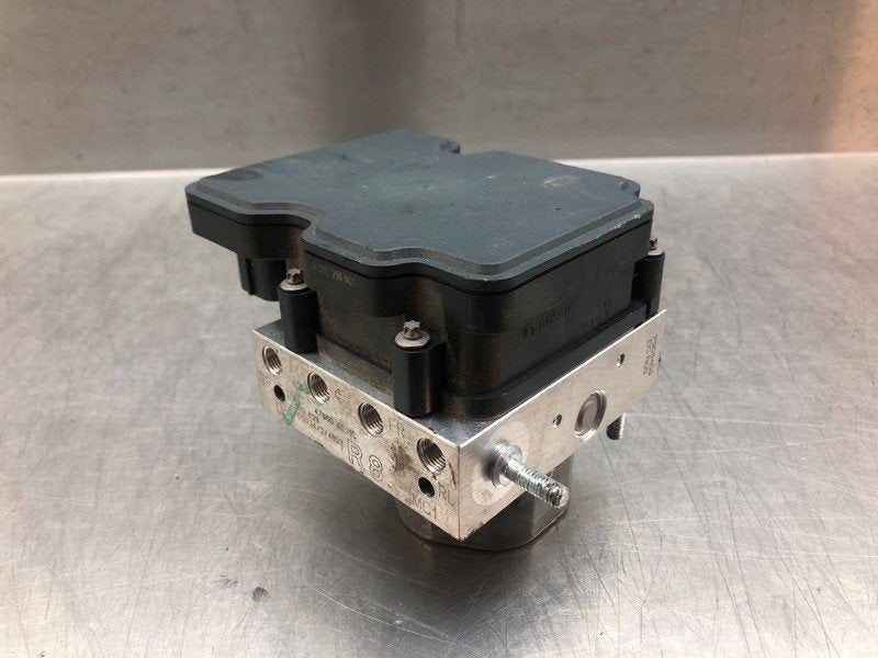 BLOC ABS (FREINS ANTI-BLOCAGE) Nissan Qashqai (J11), Robert Bosch AG, Utilisé, Robert-Bosch-Allee 1
74232  Abstatt, DE, Engineering@bosch.com