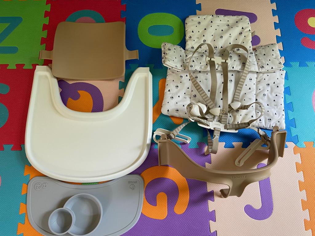 Stokke tripp trapp babyset, tray, harnas compleet, Kinderen en Baby's, Ophalen, Zo goed als nieuw