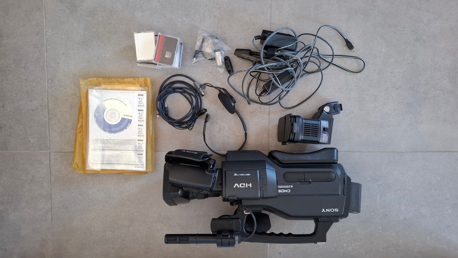 Caméscope d'épaule Sony HVR-HD1000 complet + sac transport, Enlèvement, Canon