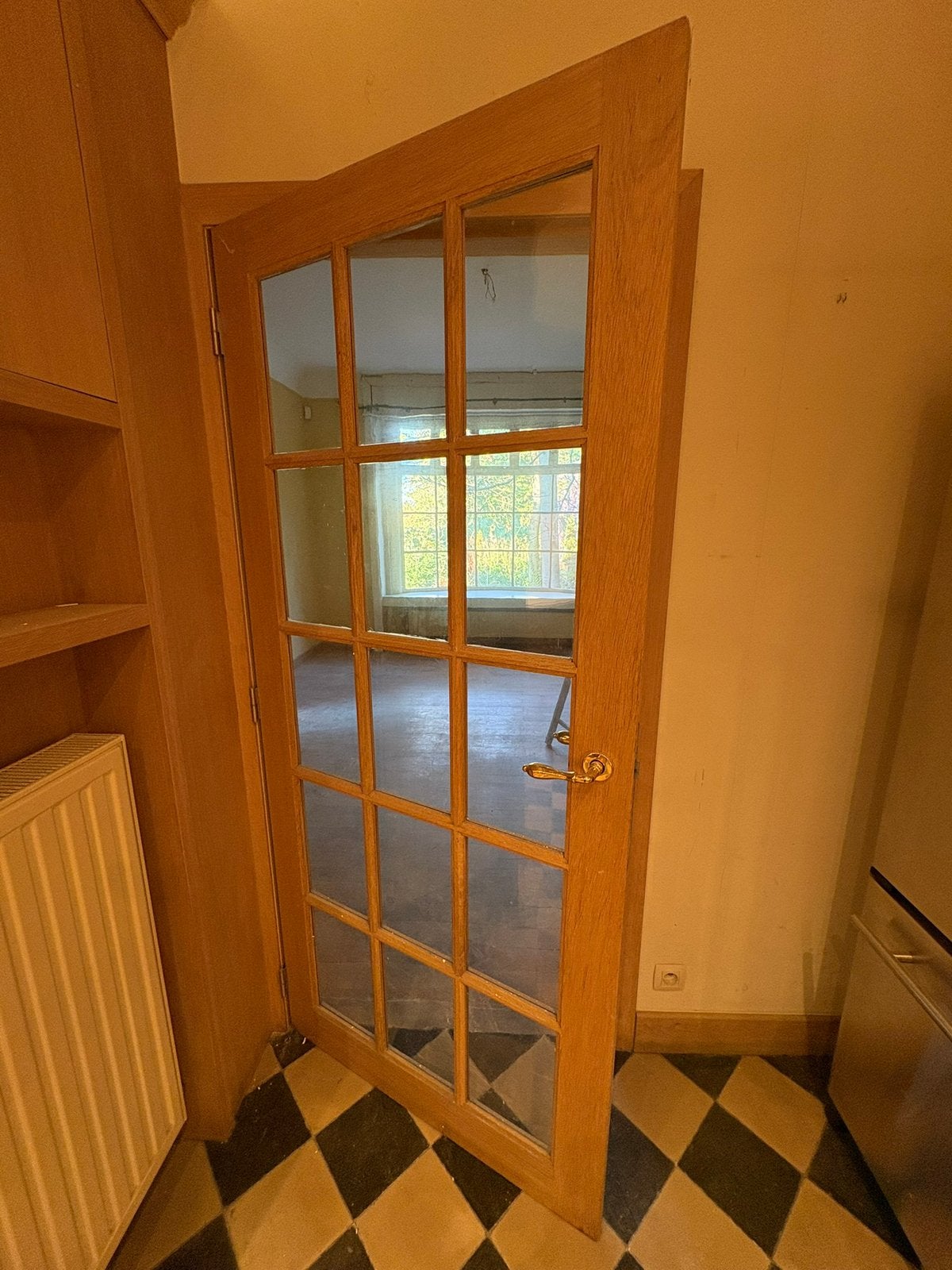 Porte intérieure vitrée en bois avec poignée dorée, Bricolage & Construction, Vitrail, 160 cm ou plus, Enlèvement, Utilisé