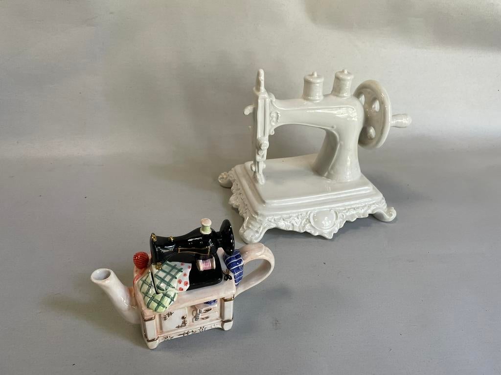 Porselein aardewerk naaimachines (theepotje), Ophalen of Verzenden