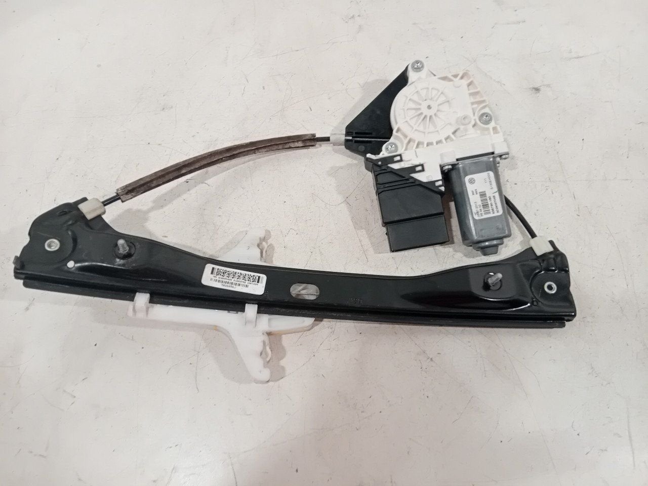 Raammechaniek elektrisch rechts achter Volkswagen Jetta, Onderdelen@venauto.nl, Van der Ven Autorecycling B.V., Ettenseweg 76, 4706 PB Roosendaal, The Netherlands