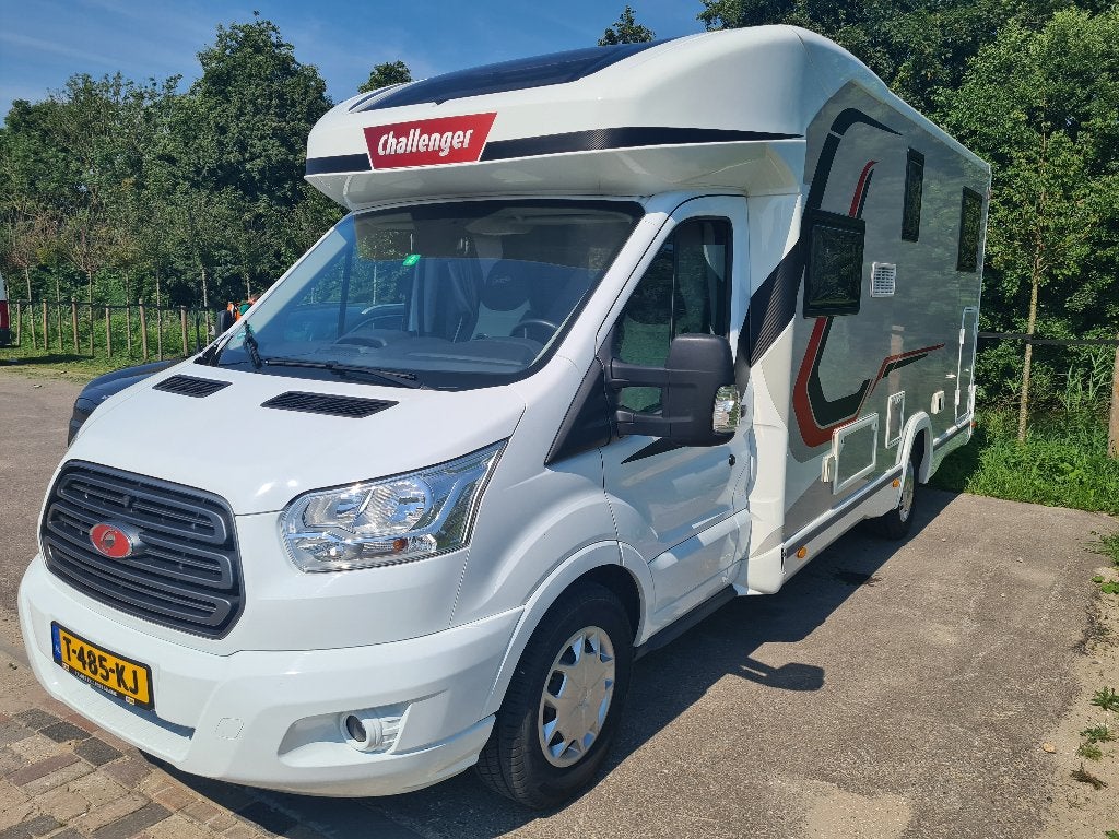 Édition anniversaire du Challenger Graphite GA 347, Caravanes & Camping, Camping-cars, Jusqu'à 4, Réfrigérateur, Siège standard
