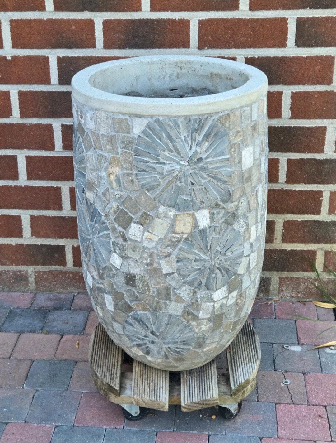 Grand Pot mosaïque de jardin, Enlèvement