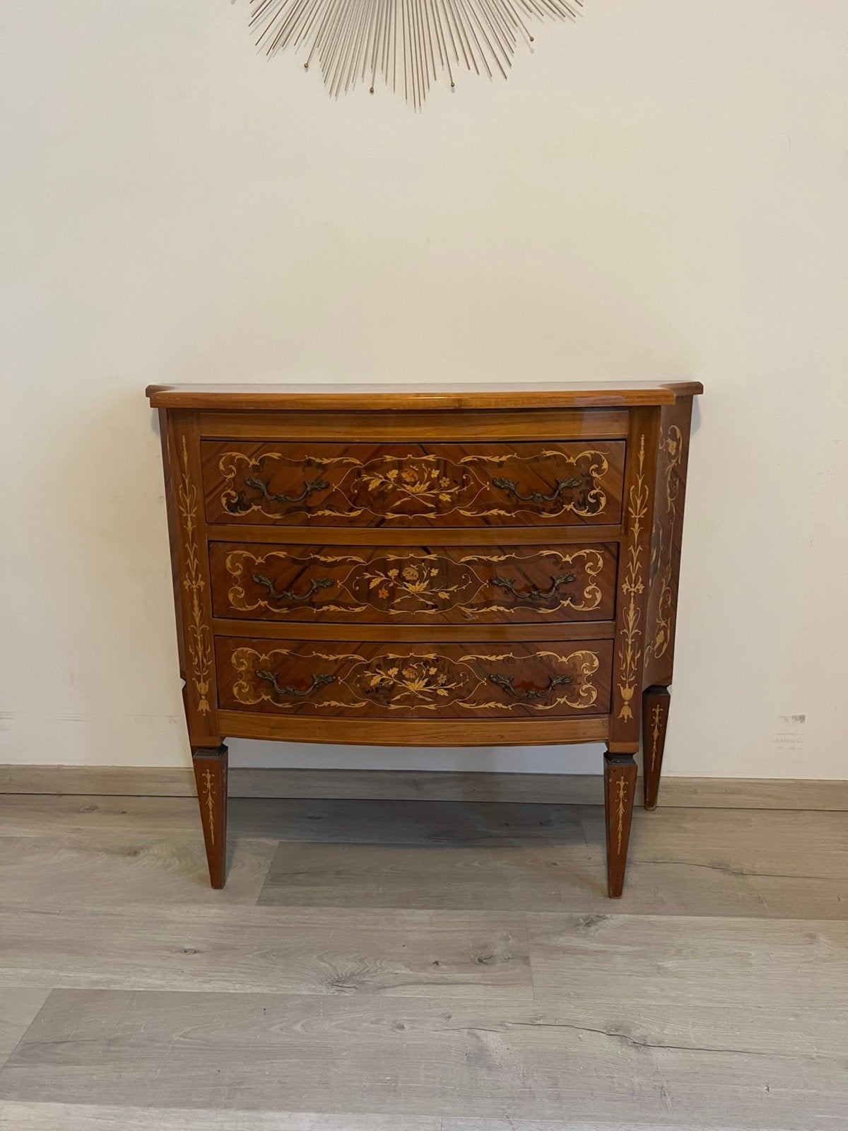 Vintage Louis XV-stijl commode 3 laden prachtige marqueterie, Huis en Inrichting, Kasten | Ladekasten, 3 of 4 laden, Ophalen, Zo goed als nieuw