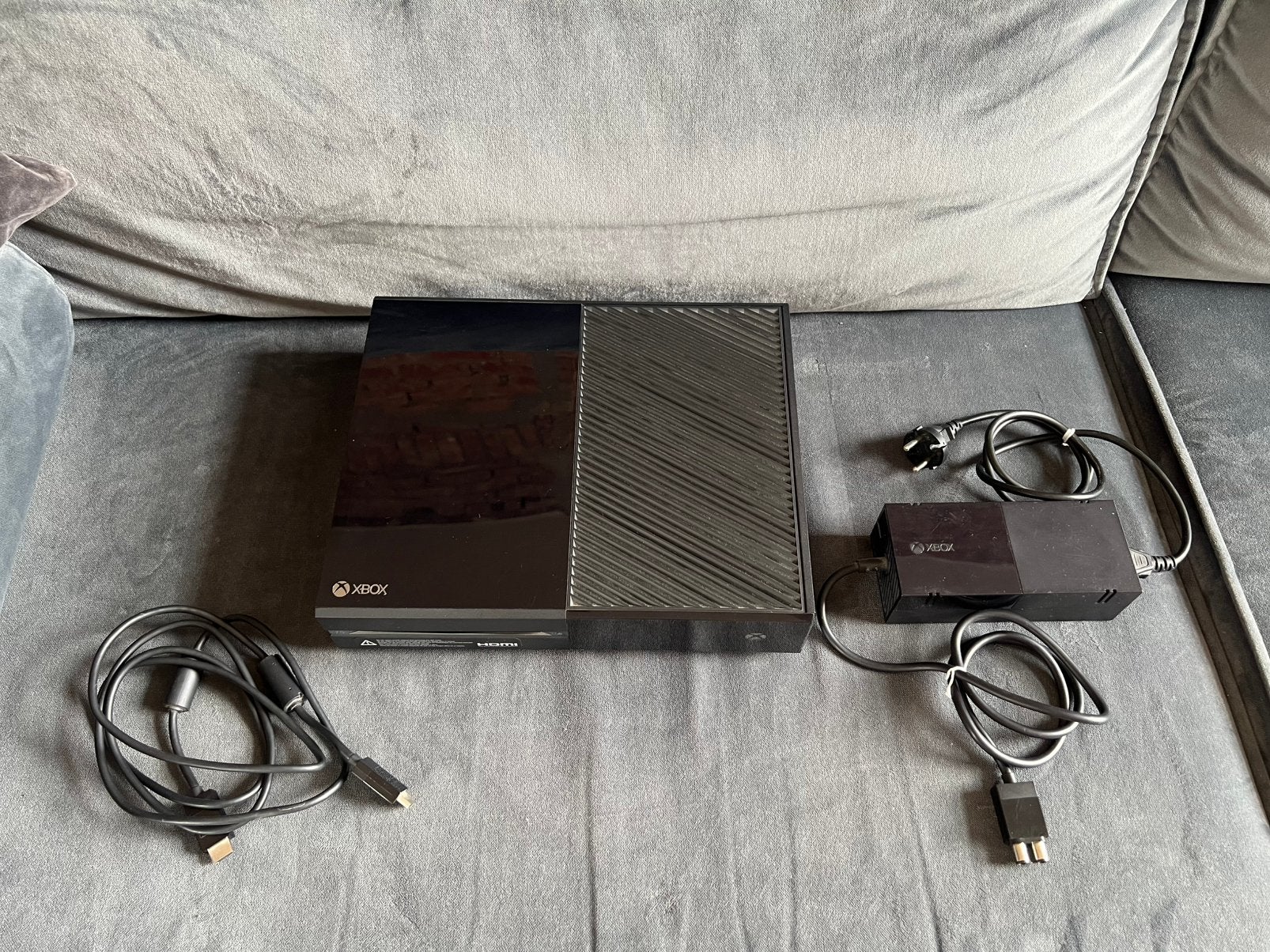 XBOX One 1540 500GB + alle kabels, accessoires, Games en Spelcomputers, Ophalen of Verzenden, Zo goed als nieuw, Xbox One