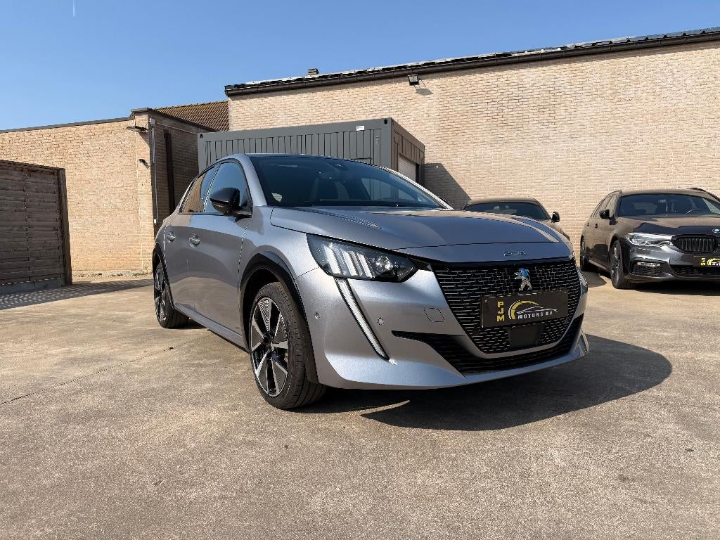 Verkocht/Vendu/Sold, Zwart, Alcantara, 5 zetels, 6 deurs