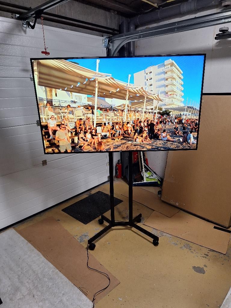ÉCRANS DE PRÉSENTATION DE 50, 55 ET 65 POUCES SUR SUPPORT, 3 à 5 ms, Nec, Reconditionné, 61 à 100 Hz