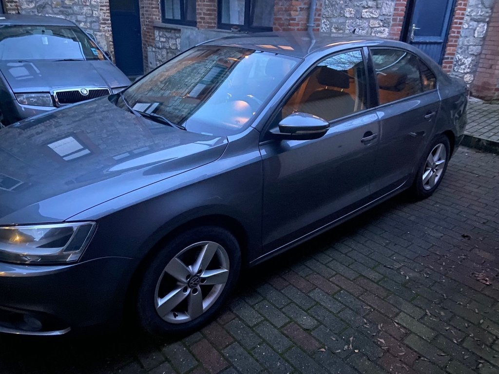 Jetta 2011, Auto's, Volkswagen, Particulier, Jetta, Diesel, Euro 5, Berline, 5 deurs, Handgeschakeld, Zilver of Grijs, Zwart, Stof