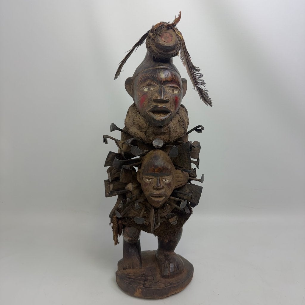 Groot Bakongo ‘Nkisi nkondi’-fetisjbeeld met spijkers, Hout, Overige stijlen, Religie, 50 - 100 cm