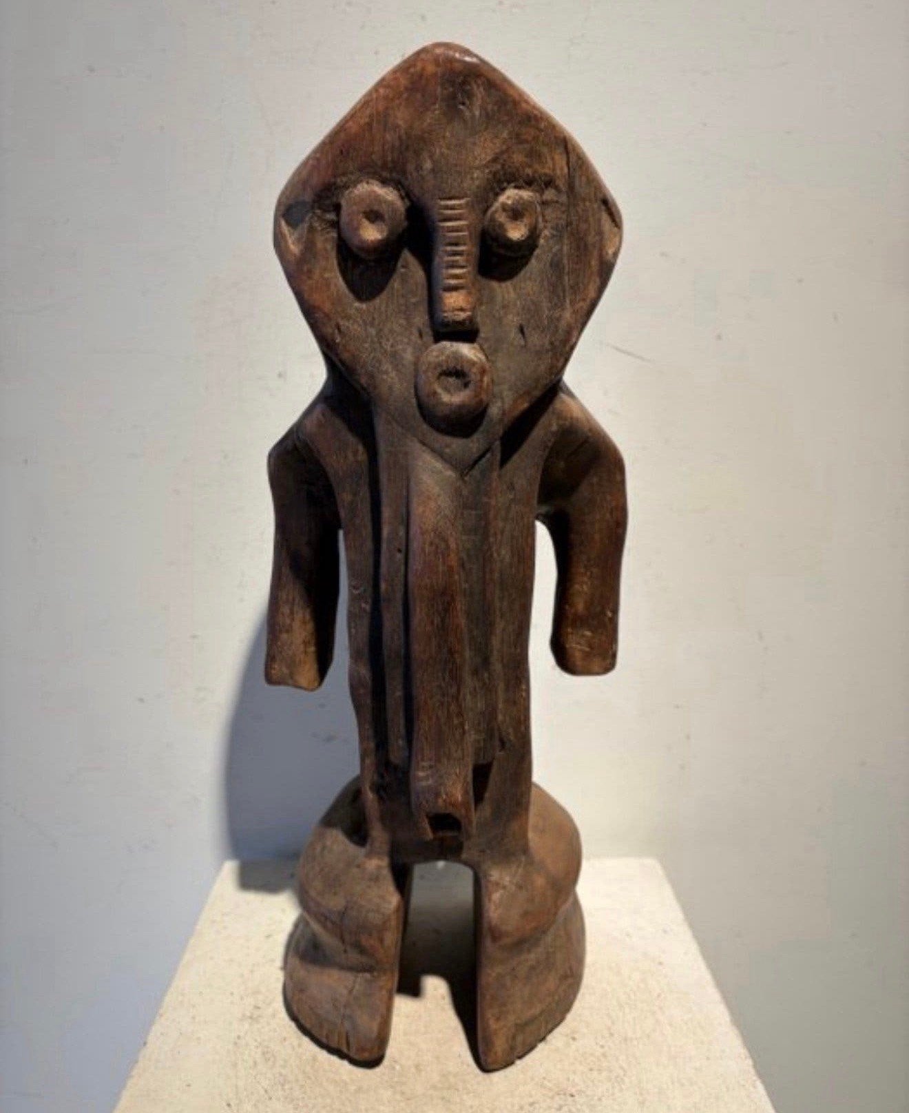 Statue ancienne en bois Legal Congo 1940-50 + certificat, Sculpture, Afrique, Enlèvement ou Envoi, Brun