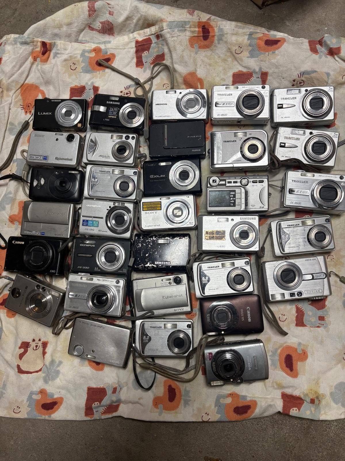 verpakkingen van 100 digitale camera's voor onderdelen, Ophalen
