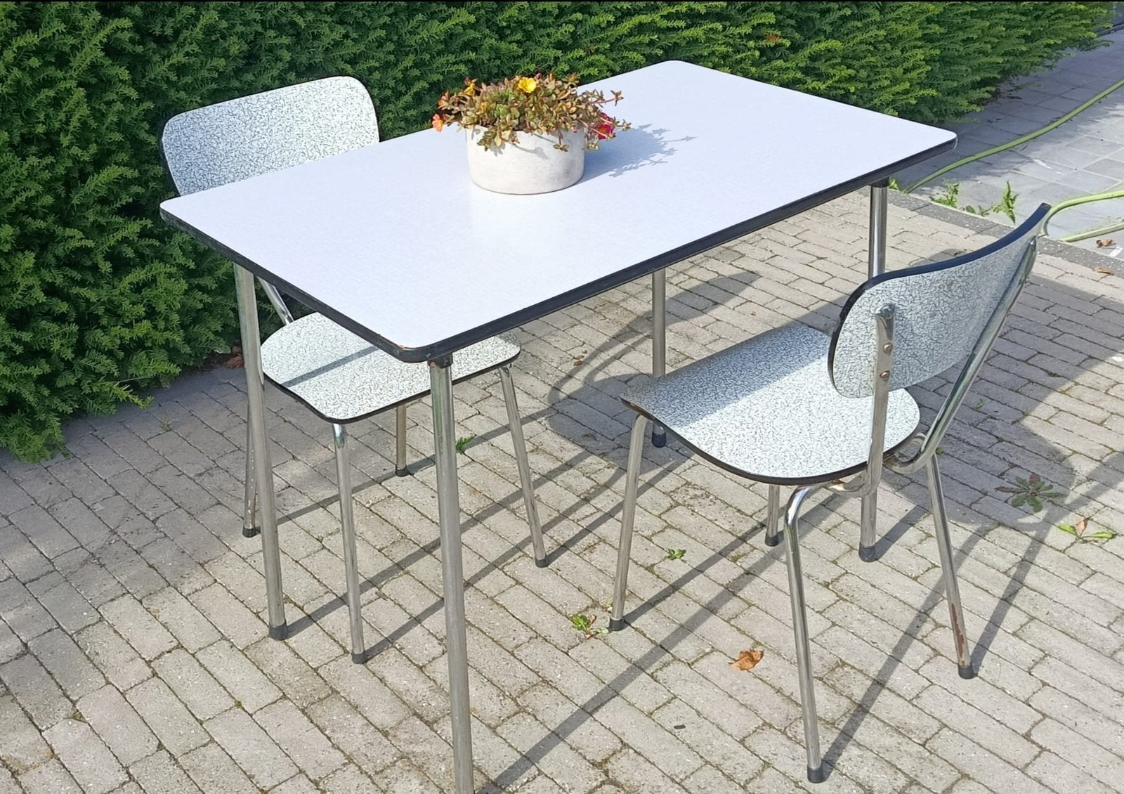 Vintage Formica keukentafel met 2 stoelen – jaren 50/60, Ophalen